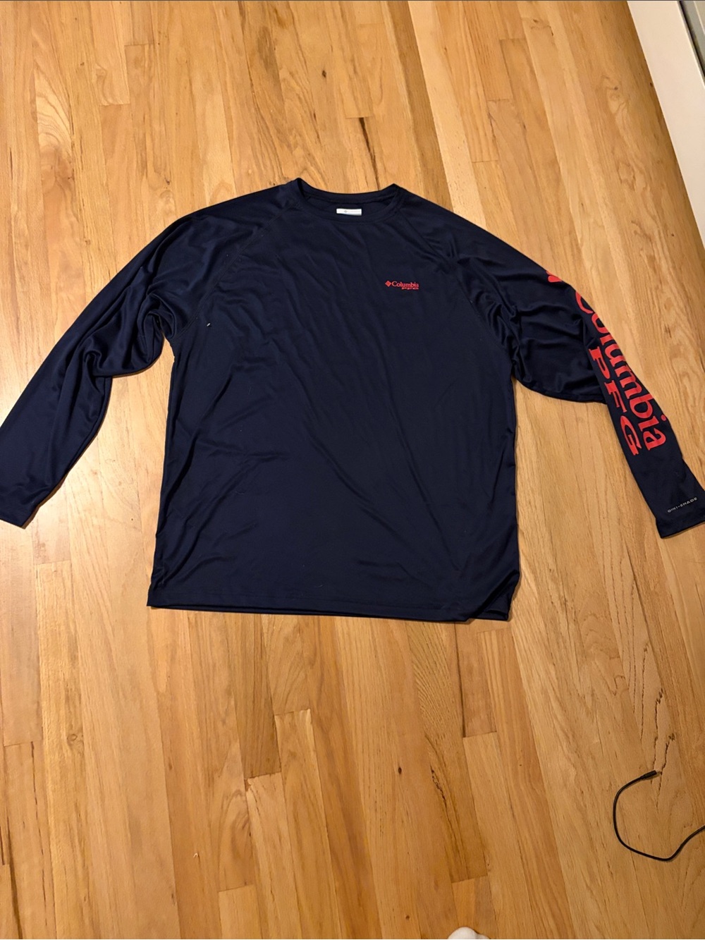 Like New!! Columbia Navy Long Sleeve Performance Tee with Red Logos